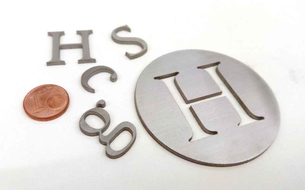 Kleine Buchstaben aus 3 mm Edelstahl