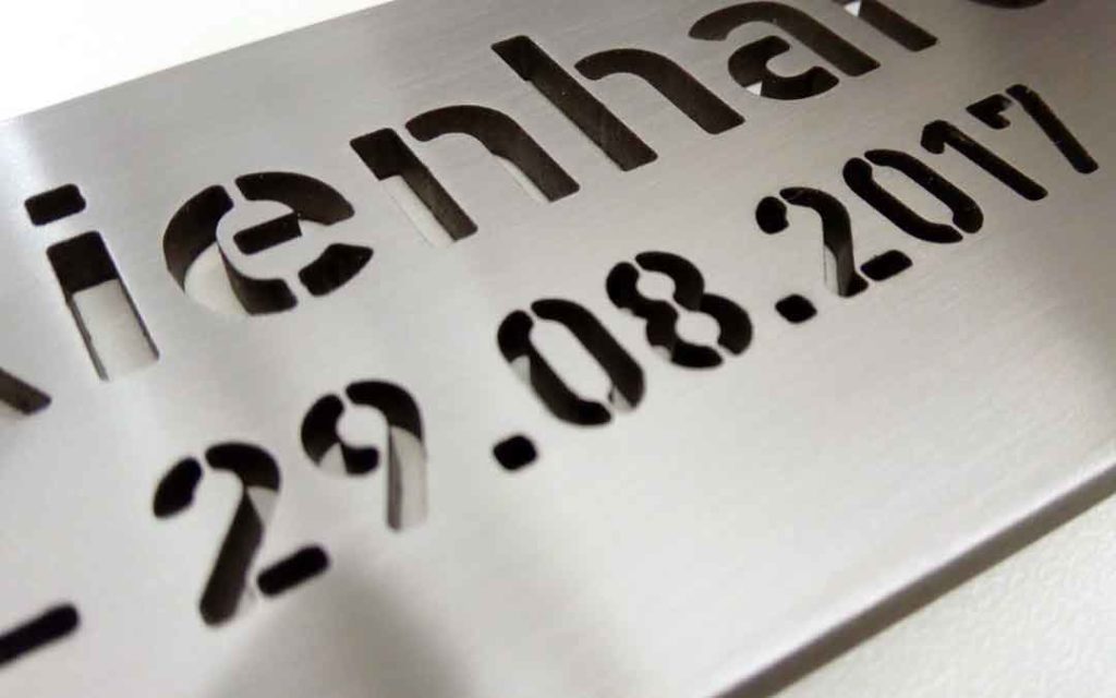 Grabschild aus 4 mm Edelstahl
