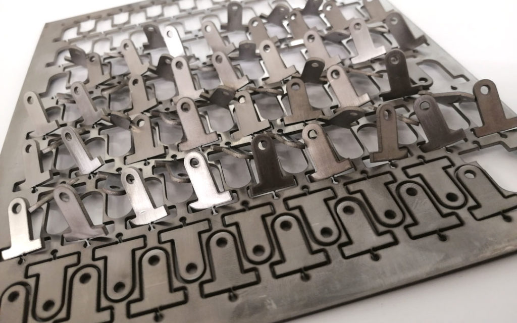 Kontaktlaschen aus 2 mm Bimetall