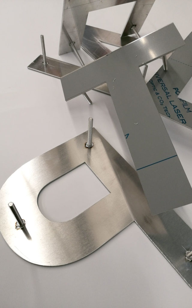 Buchstaben aus 3 mm Aluminium