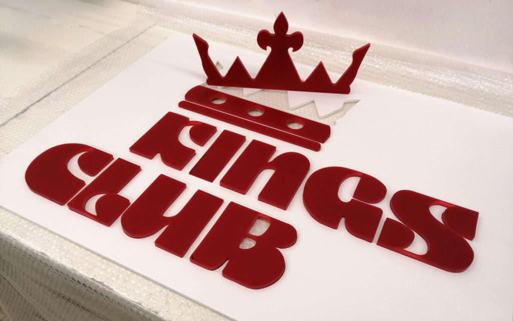 Logo Kings-Club aus Plexiglas