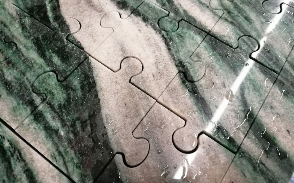 Puzzelteile aus 20 mm Marmor